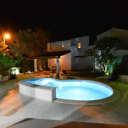Feriehus Wunderschoene Mit Gym Und Privatpool Premantura