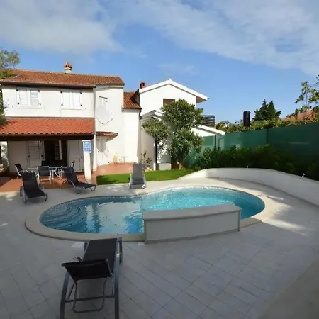 Wunderschoene Mit Gym Und Privatpool Dom wakacyjny Premantura