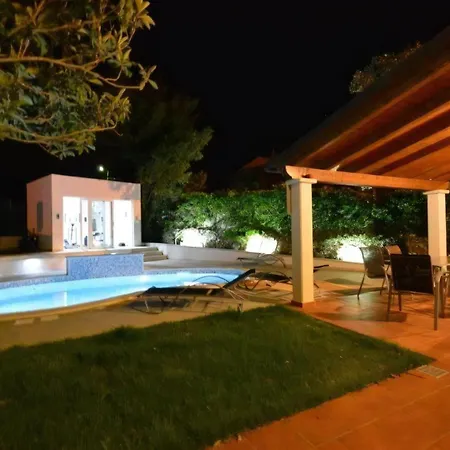 Wunderschoene Mit Gym Und Privatpool Premantura