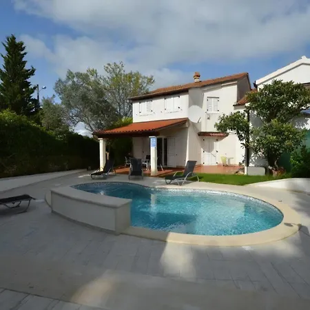 Wunderschoene Mit Gym Und Privatpool Hébergement de vacances